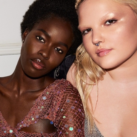 Fenty Beauty by Rihanna
Gloss Bomb Ice - Picture 8 of 10